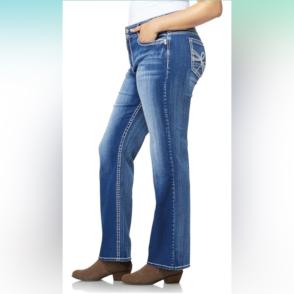 Wallflower Women’s Plus Size Boot Cut Jeans